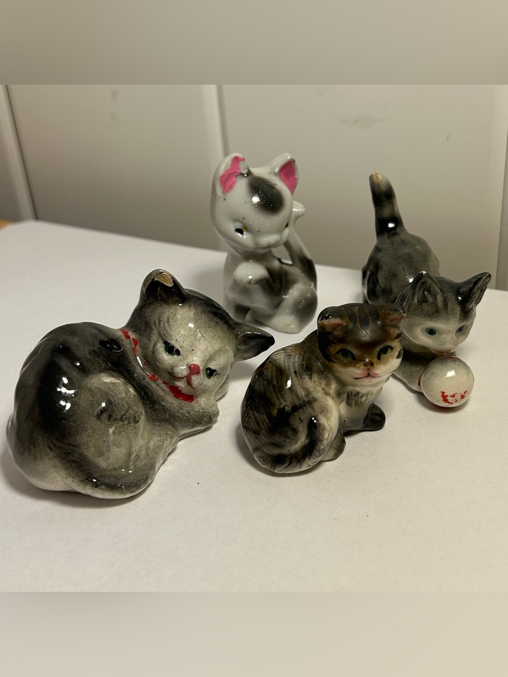 vintage ceramic miniature cat figurine lot of 4 country farmhouse kittens MCM